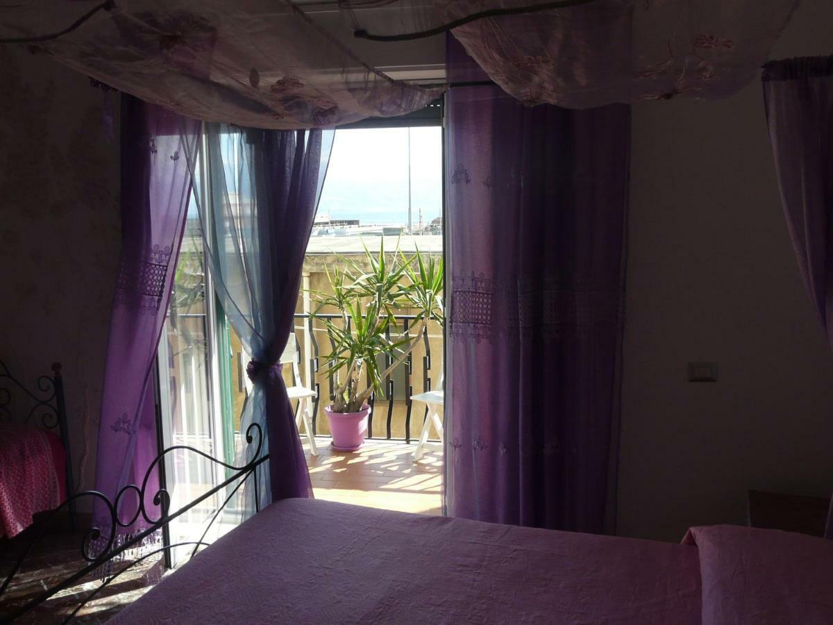 Messina Break Bed & Breakfast Bagian luar foto